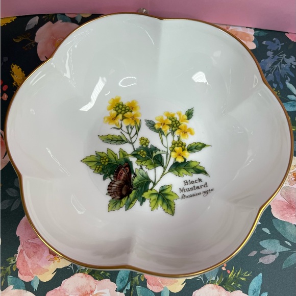 Royal Worcester Herbs Medium Round SCALLOPED BOWL Botanical Florals Gold Trim - Picture 1 of 10